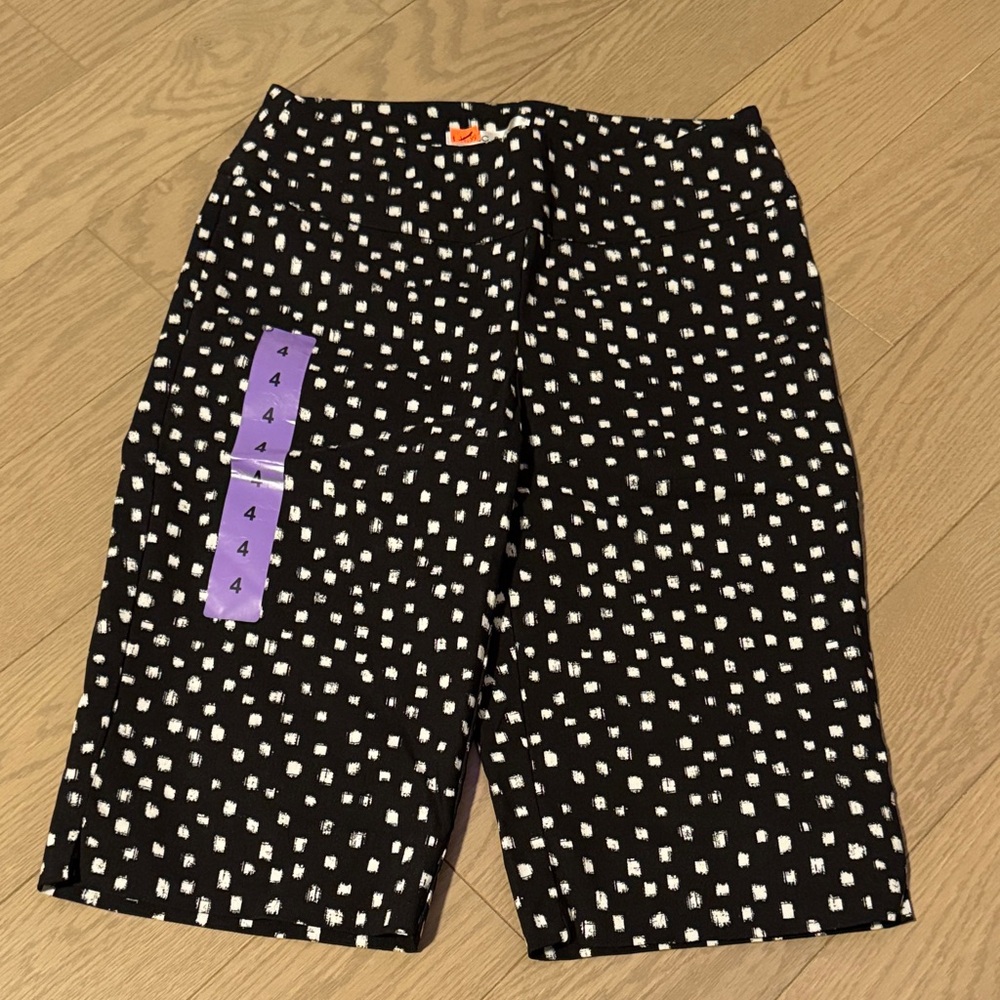 Size 4 Stylish Black and White Patterned S.C.&CO Women’s long shorts